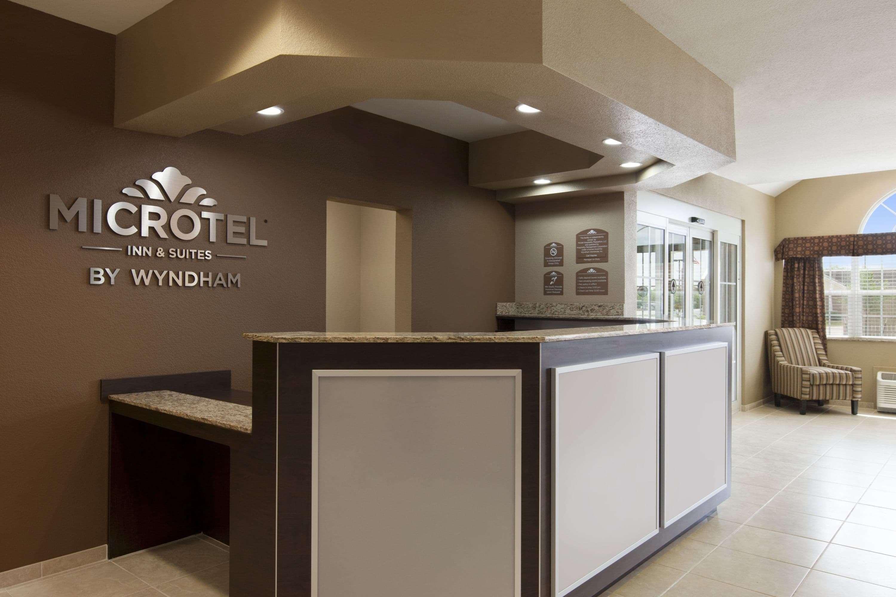 Microtel Inn & Suites Kenedy Exterior photo