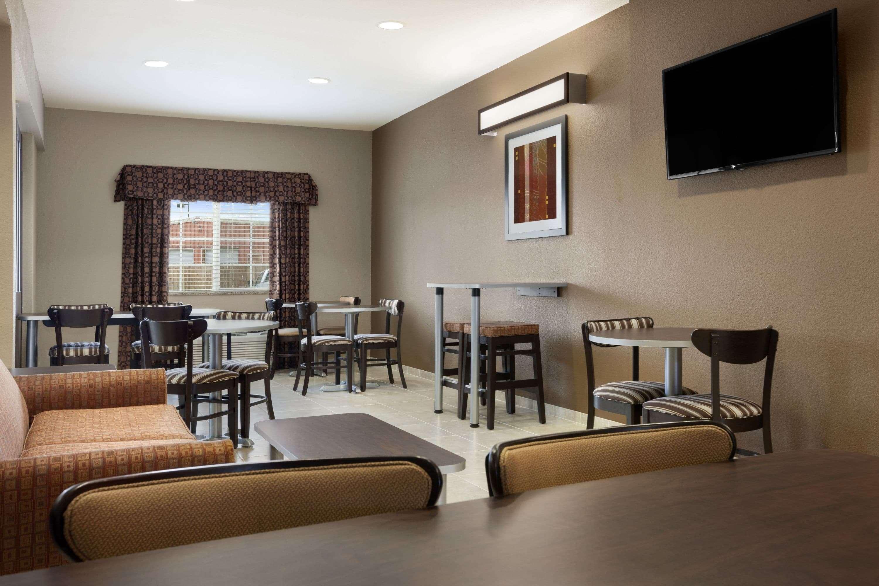 Microtel Inn & Suites Kenedy Exterior photo