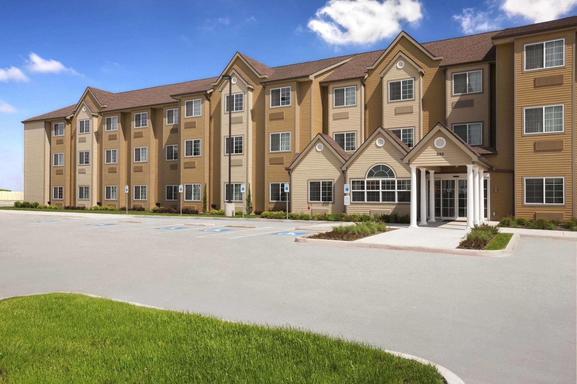 Microtel Inn & Suites Kenedy Exterior photo