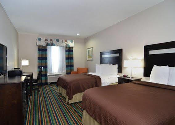 Microtel Inn & Suites Kenedy Exterior photo